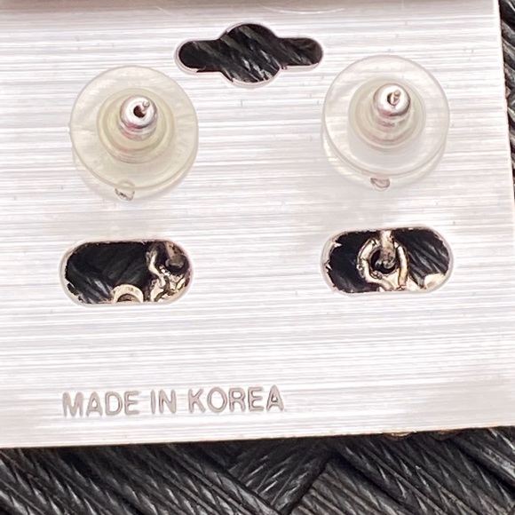 Tofa Earrings (Bowling) - Picture 2 of 2